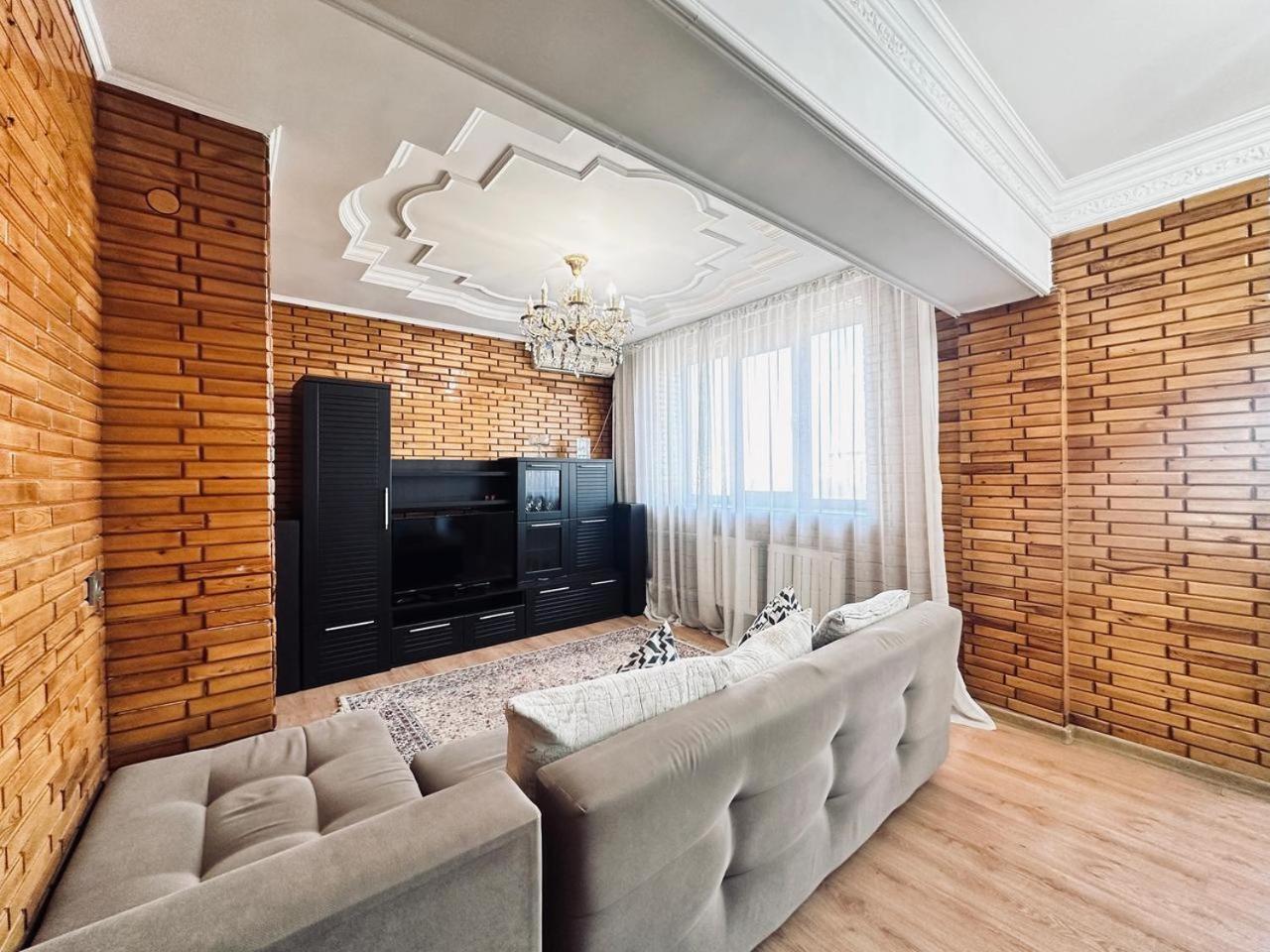 3 Ком Квартира На Абая Сейфуллина Almatý Exterior foto