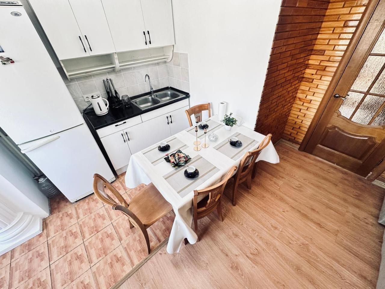 3 Ком Квартира На Абая Сейфуллина Almatý Exterior foto